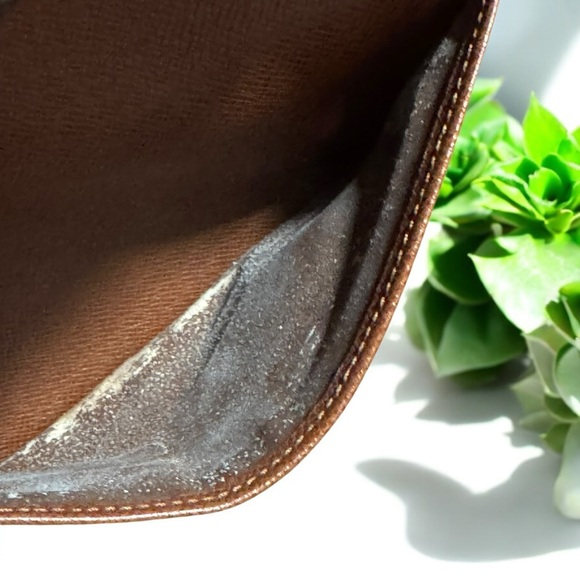 LOUIS VUITTON - Monogram Tri-fold for Men and Women - Picture 13 of 14